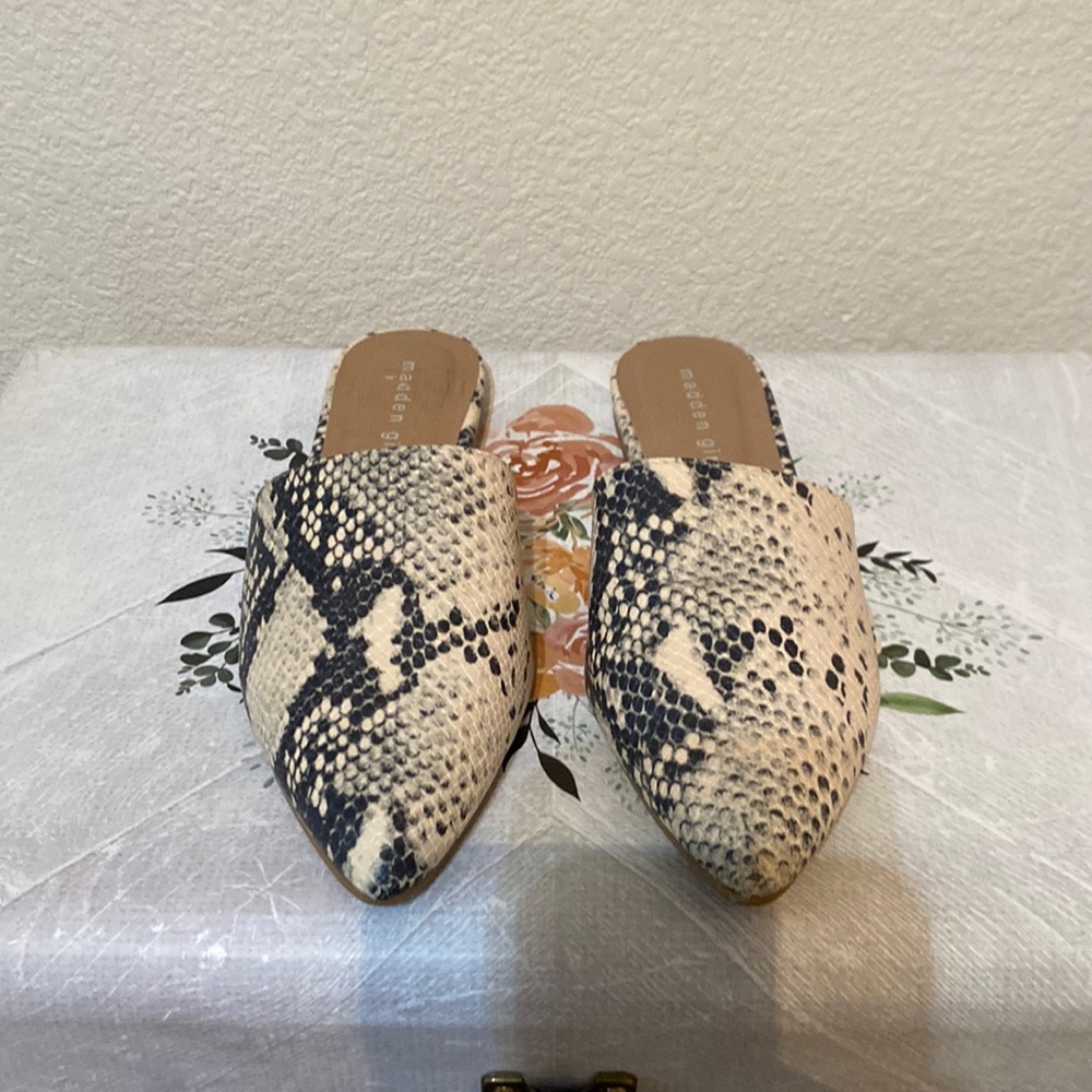 NWOT Snake print flat mules